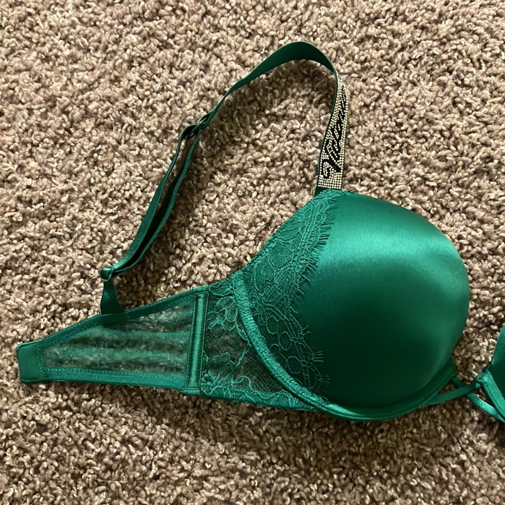 Victoria’s Secret bombshell plunge bra - Picture 8 of 10